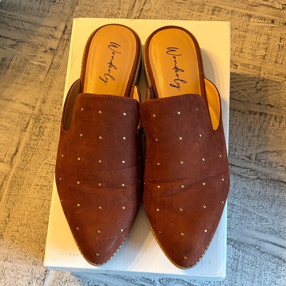 Wonderly Brown Mules with Gold Accents